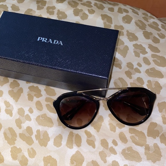 ⭕️SOLD⭕️ Prada sunglasses - Picture 5 of 5